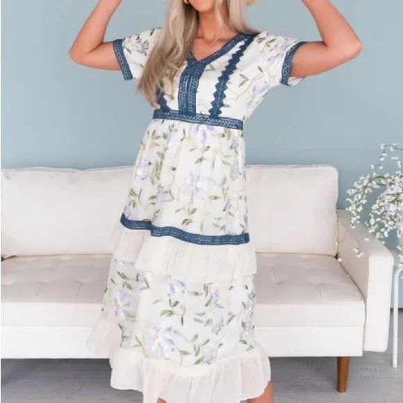 The Claudia Dress - Picture 3 of 9